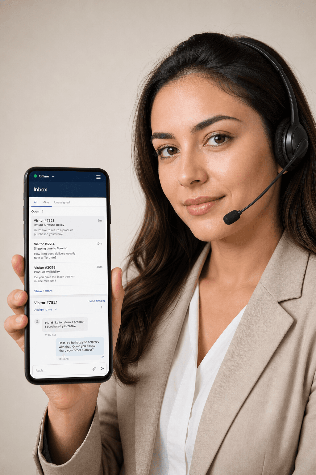A support teammate monitoring WordPress chats in the Zorachat Live Agent app